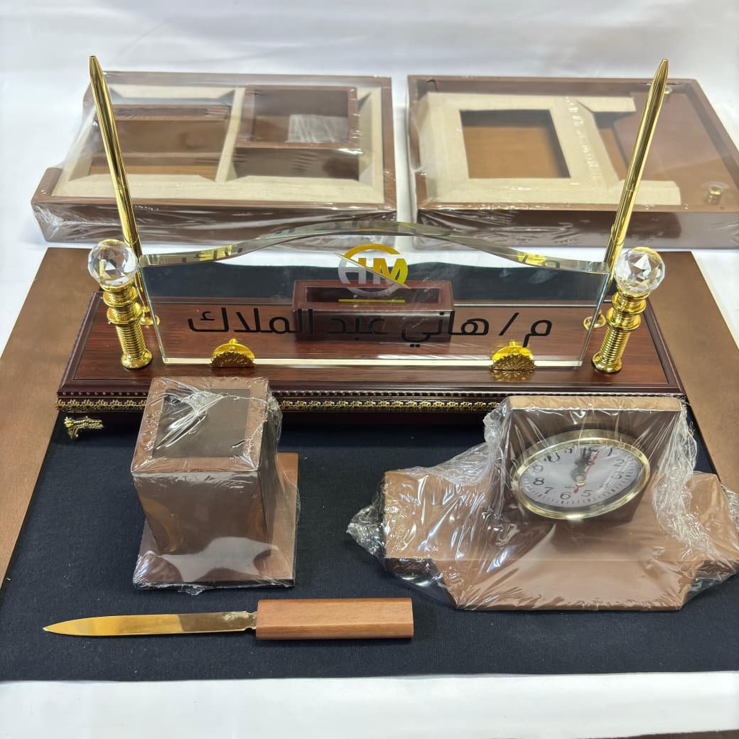 مكاتب خشب أنيقة